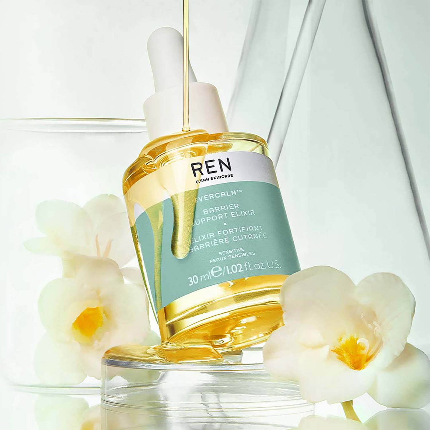 Evercalm Barrier Support Elixir by REN Skincare contains 100% naturally-sourced ingredients to quickly make skin feel suppler, calmer and hydrated. It is the best face oil. 