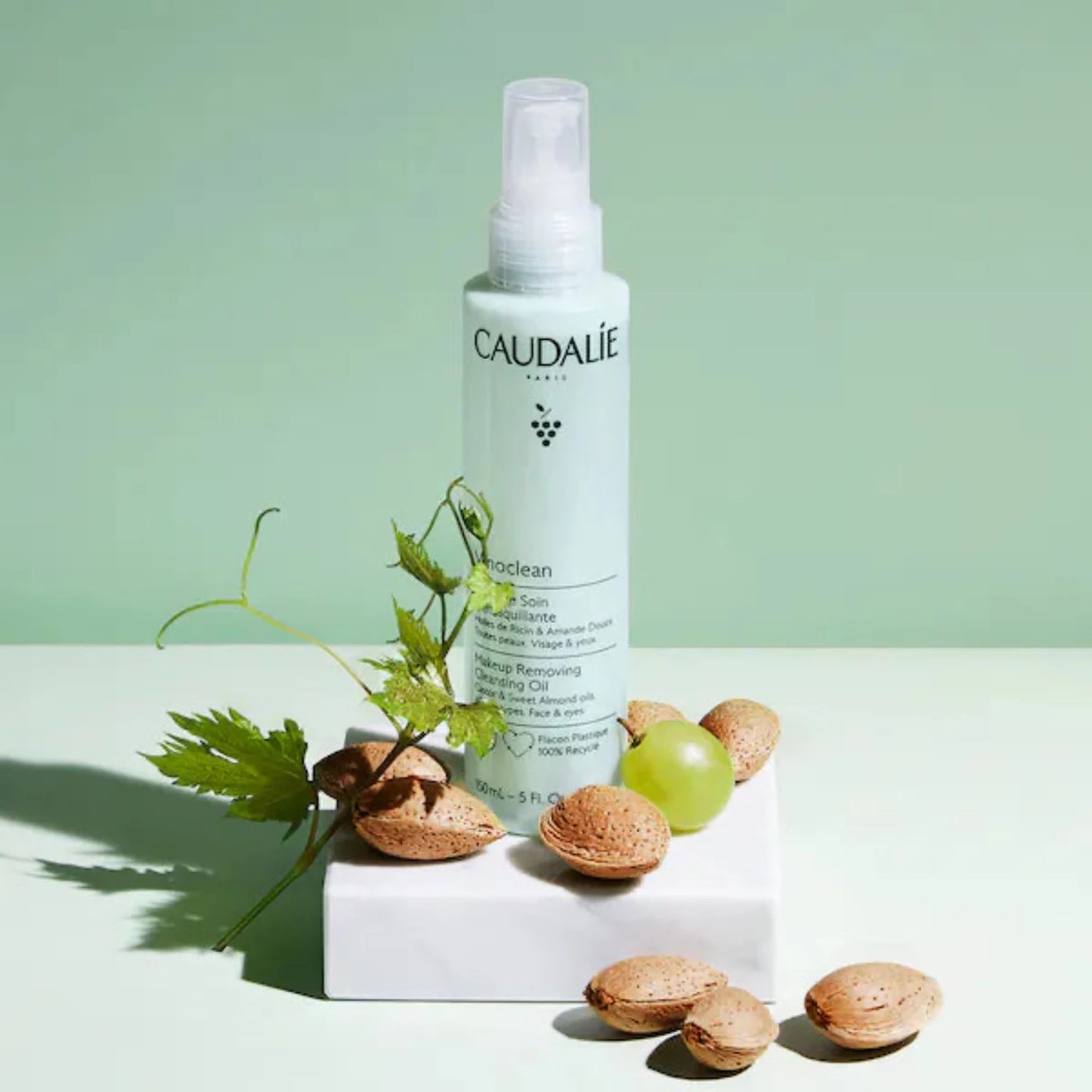 Caudalie Vinoclean Make up riving oil removes all sorts of make-up, including waterproof, from the face, eyes, and lips. 